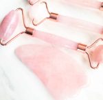 Carystea GIFT BOX  (Rose Quartz Roleer – Gua Sha-Πινέλο Σιλικόνης ) - Image 2